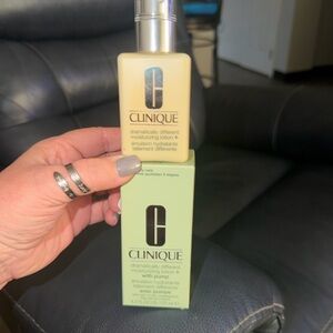 Clinique Dramatically Different Moisturizing Lotion